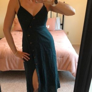 Lulu’s lush emerald green midi dress with buttons